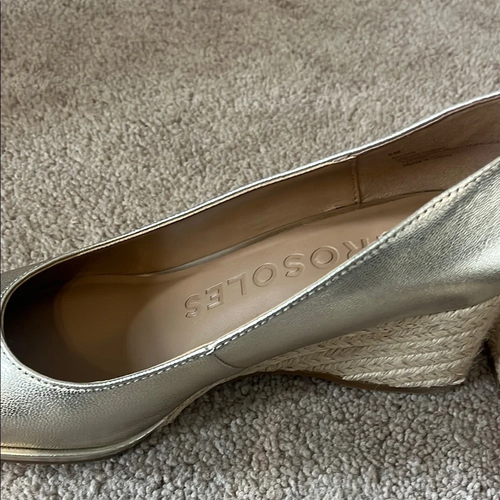 Aerosoles Gold Wedge Heels - Size 8 - Picture 5 of 8